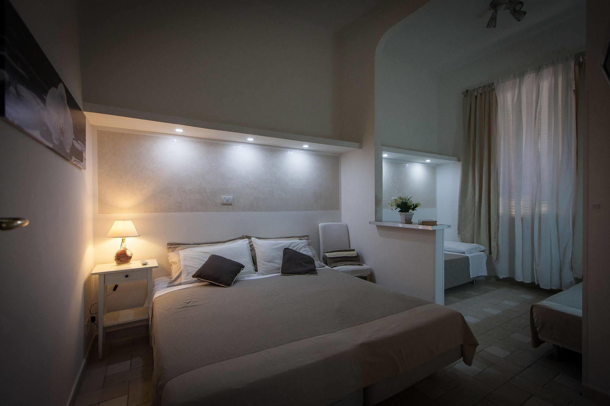 San Peter Angels Hotel โรม ภายนอก รูปภาพ